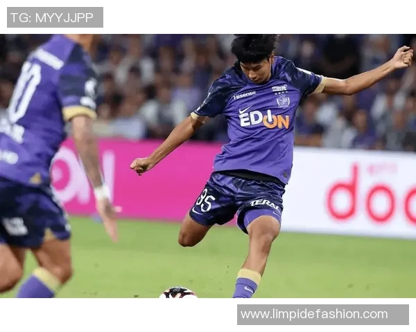 广岛三箭与浦和红钻激战正酣比分揭晓引发球迷热议