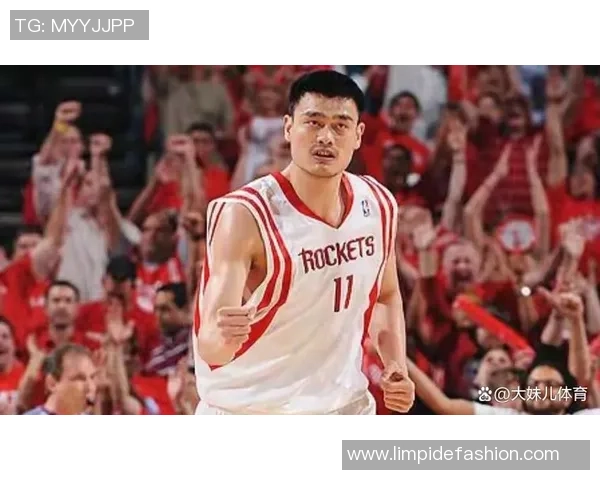 姚明时隔近9年重回火箭主场!获全场球迷火热喝彩 火箭播映视频问候 姚明时隔近9年重回火箭主场!获全场球迷火热喝彩 火箭播映视频问候